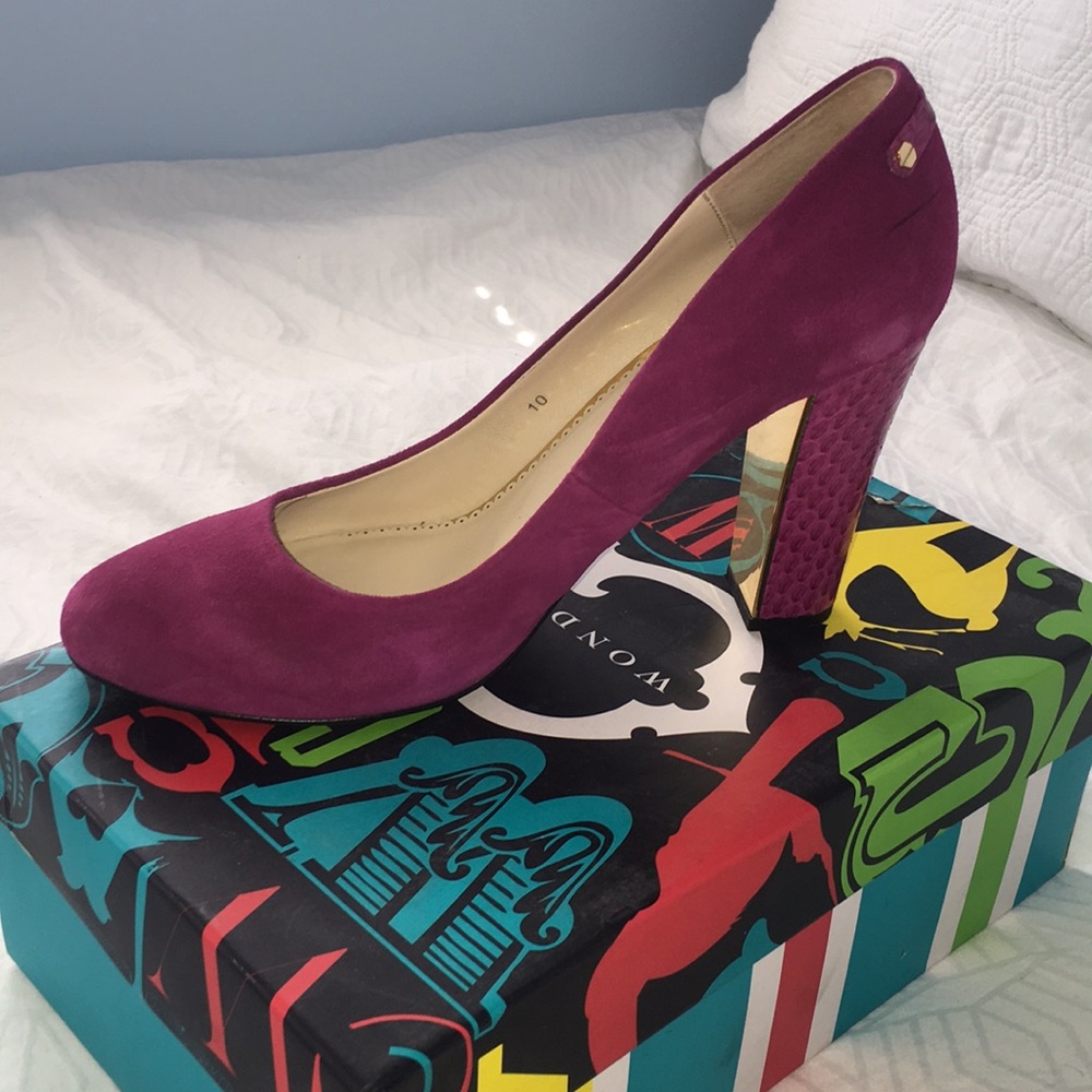 c wonder fuschia pump